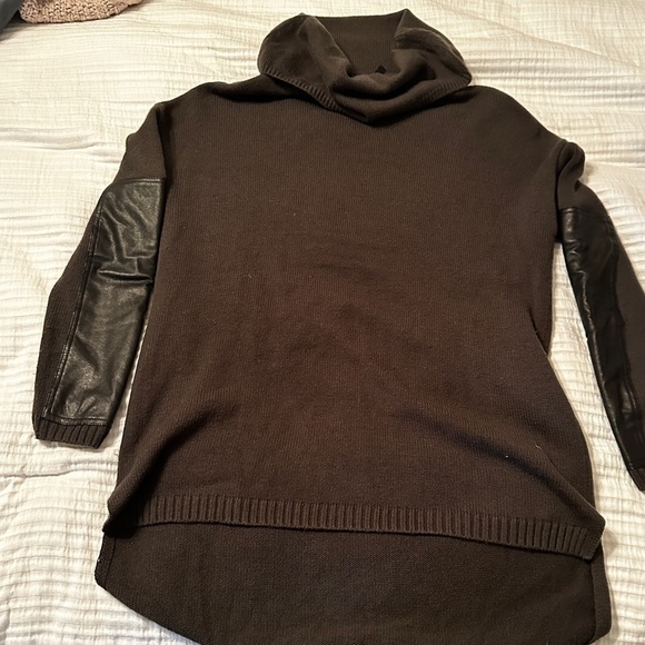 BCBG MaxAzria DeeDee oversized Turtleneck Sweater - Size XS Long - Picture 3 of 8